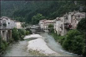 Nous nous rendons dans la Dr&ocirc;me, &agrave; Pontaix, commune situ&eacute;e en r&eacute;gion ...