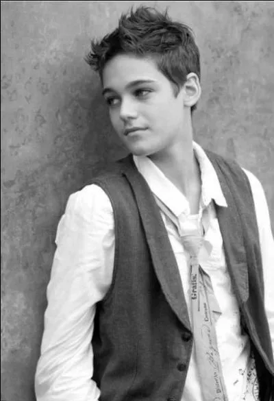 À quel âge a-t-il créé un compte YouTube ?