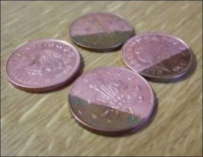 Si vous avez de vieilles pièces et que vous les faites tremper dans ce liquide, que se passe-t-il ?