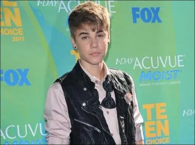 Quel est son nom de chanteur ?