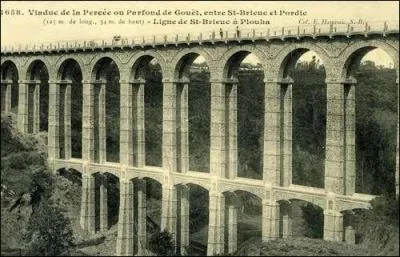 Ce viaduc de 124 mètres de long sur le Parfond du Gouët a été construit en 1905 dans les Côtes-d'Armor, à :