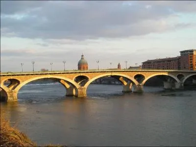 Ce pont de 257 mètres de long a été construit sur la Garonne en 1908, dans le département de la Haute-Garonne, à :