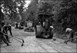 Il est l'inventeur d'une technique d'empierrement des chaussées :  