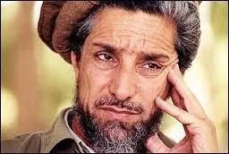 Ce chef militaire afghan est connu pour avoir vaillamment combattu l'armée soviétique puis le régime des talibans. Décédé en 2001, il s'agit du :