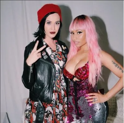 Est-ce que Katy Perry a participé à l'écriture d'une des chansons de l'album ?