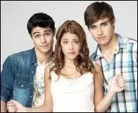 Dans la saison 1, grâce à qui Violetta découvre-t-elle le studio ?