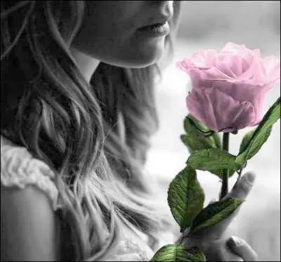 Dans les années 60 qui chantait "C'est vrai, j'ai coupé mes cheveux, c'est vrai je maquille mes yeux, je n'ai pas changé" ?