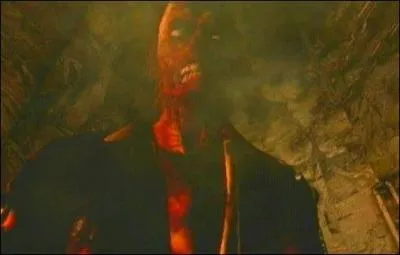 Qui était le crimson head qui était enfermé dans la tombe où il fallait les quatre masques mortuaires pour l'ouvrir ?