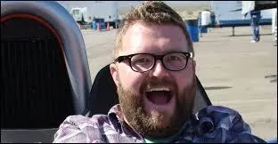 C'est le présentateur du Top Gear américain, qui est-ce ?