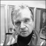 Peintre né à Dublin le 28 octobre 1909. Il est notamment connu pour ses portraits torturés...