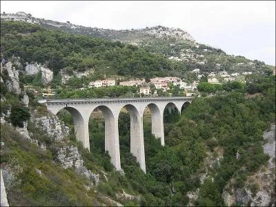 Ce pont qui enjambe le ravin du Gaffinel dans les Alpes-Maritimes a été construit en 1917, à :