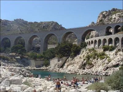 Le viaduc de Corbière de 179 mètres de long a été construit en 1915 dans les Bouches-du-Rhône, à :