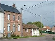 Nous traversons le village Samarien de Lawarde-Mauger-l'Hortoy. Nous sommes en région ...