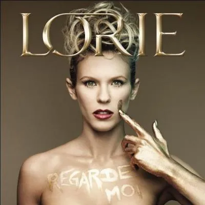 En quelle année Lorie sort-elle l'album "Regarde-moi" ?