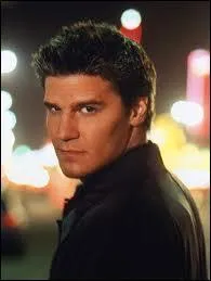 Dans l'&eacute;pisode "Le Prix &agrave; payer", les cr&eacute;atures p&eacute;n&egrave;trent le corps de :