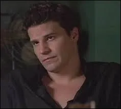 Dans l'&eacute;pisode "Dans la peau d'Angel", qui prend le corps d'Angel ?