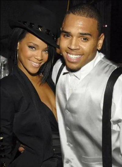 Avec quel chanteur est-elle sortie ?