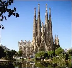 Où se trouve Barcelone ?