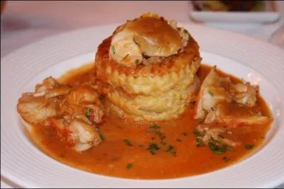 L'accompagnement de ce vol au vent est une sauce à base de coulis de homard :