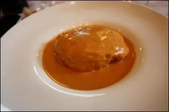 La sauce de celle-ci a été confectionnée avec du beurre d'écrevisses :