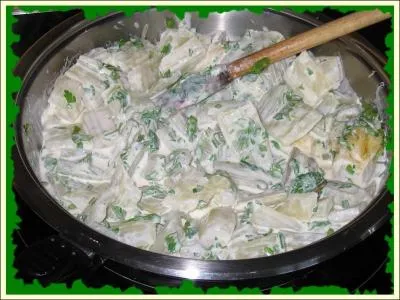 Pour agrémenter ces côtes de blettes, la cuisinière a monté sa sauce avec du beurre, de la farine et de l'eau, de quelle sauce s'agit-il ?