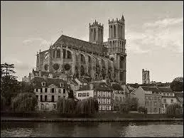 Suite à la chute de Napoléon, quelle armée occupe Versailles ?