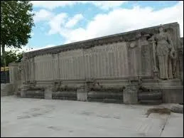 Parmi ces communes des Yvelines, laquelle est particulièrement touchée par la vague de violence urbaine de 2005 ?