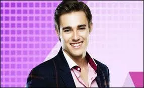 Dans la saison 1, quel est le titre de la chanson que Leon écrit pour Violetta ?