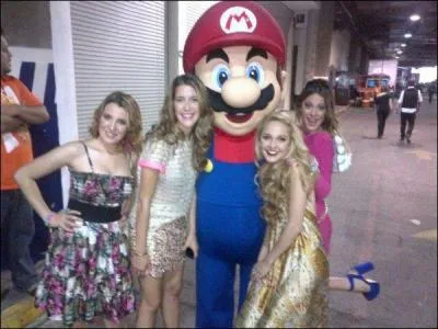 Dans la saison 2, Leon a 2 passions : lesquelles ?