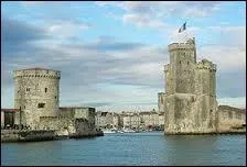 Voici les Tours du Vieux-Port de ...