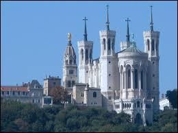 La Basilique Notre-Dame de Fourvière est un monument de la ville de ...
