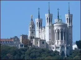 La Basilique Notre-Dame de Fourvière est un monument de la ville de ...
