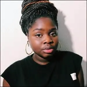 Qui est cette YouTubeuse ?