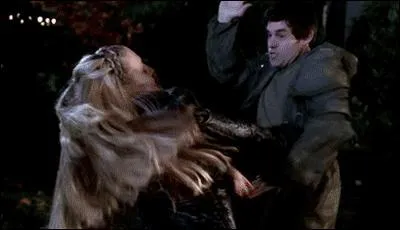 [Intrigues en sous-sol] Que fait Harmony lorsqu'Alex la trouve ?