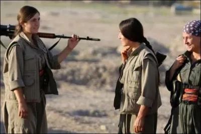 En hommage pour ses femmes extraordinaires de courage, elles sont le pire cauchemar des barbares islamistes. De quel groupe font-elles partie ?