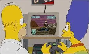 (Cliquez d'abord sur l'image ! ). Marge est en train de jouer à la Xbox ! Mais... Quel jeu ? C'est le jeu le plus vendu de tous les temps sur Xbox !