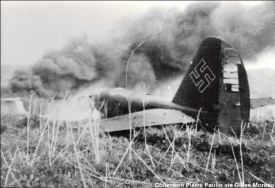 En 1942, sous le régime de Franco, un avion allemand s'est écrasé à la frontière franco-espagnole, 11 allemands sont morts dans cet accident. Dans quel pays Franco a-t-il fait enterrer les rescapés ?