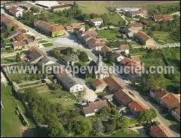 Nous survolons le village de Herméville-en-Woëvre. Nous sommes dans le ciel de la région ...