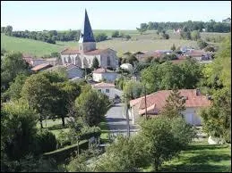Nous restons en Poitou-Charentes mais cette fois-ci, nous partons dans l'arrondissement d'Angoulême. Je vous emmène à Montboyer, village du département ...