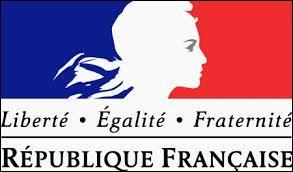 Dans quel article de la constitution française trouve-t-on inscrit la devise "Liberté, Égalité, Fraternité" ?