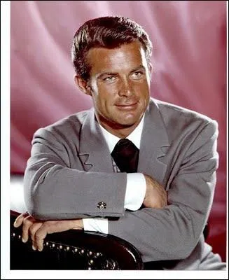 Mais qu'il était mignon dans ses tenues ajustées et satinées, toujours élégantes  : James West (en français Jacques Ouest, ça le fait moins ! ) savait à la fois se battre, séduire et faire de l'humour... Son interprète est ?