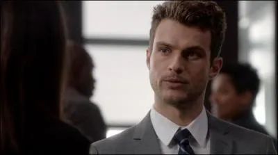 D'après ce qu'il dit à Lindy, de quel pays est originaire Jake ?