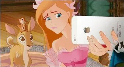 Certes, la photo n'est pas très réussie à 100% avec cette grimace, mais il faut avouer qu'elle ferait une bien jolie photo de profil. Vous ne trouvez pas ? Allez, trêve de bavardage, dites-moi qui est cette princesse !