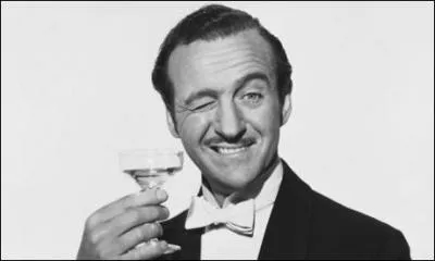 Juillet : L'immense acteur David Niven a joué dans beaucoup de grands films des années 60. Quel est celui qui n'en fait PAS partie ?