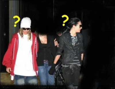 De gauche à droite, on a :