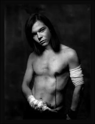 Qui est-il dans le groupe ?