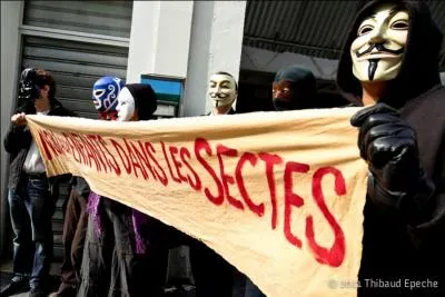 Charlie Hebdo et ce groupe on eut un point commun pour la manifestation contre les sectes en septembre 2013 : qui sont-ils ?