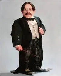 Ce professeur est connu pour sa petite taille... Donnez son prénom !