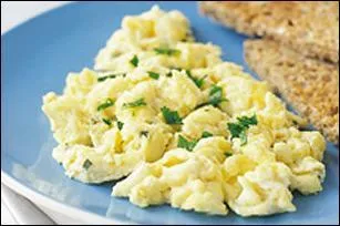 Que sont ces oeufs que vous aurez fait cuire au bain-marie 6 à 8 minutes en les remuant ?