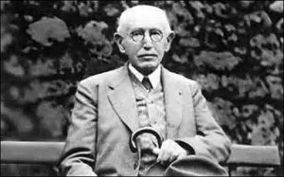 Réintégré de suite dans l'armée avec le grade de chef d'escadron, il reçoit le 20 juillet de la même année la Légion d'honneur. En 1908, il est blessé par balles lors des cérémonies du transfert des cendres de l'écrivain et journaliste de "J'Accuse" au Panthéon. Lieutenant-colonel pendant la Grande Guerre, promu officier de la Légion d'honneur en 1919, il décède à 75 ans le :